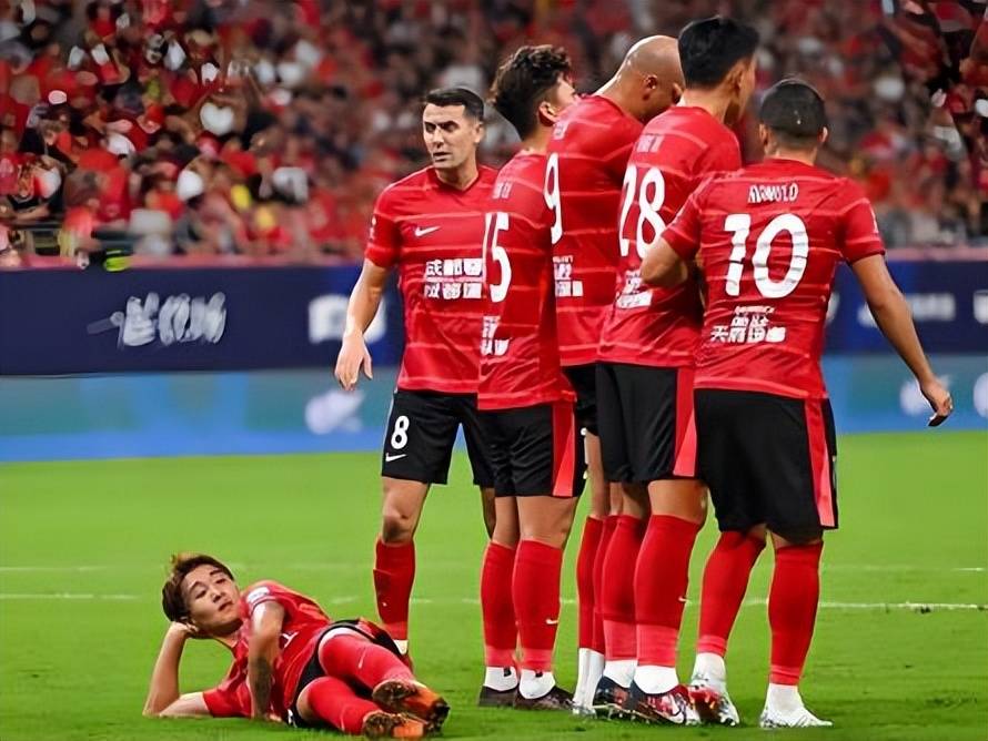 北京首钢围绕亚冠再遭质疑转会期皇家社会备战亚冠，连对手都承认：今晨瓦伦西亚备战西甲(曝北京国安面临解散)